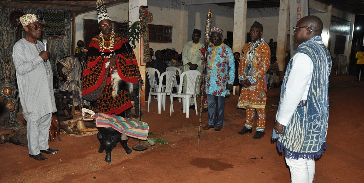 Boissons du Cameroun au cœur de la chefferie Bangang