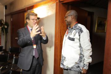 Emmanuel DE TAILLY avec Omer MBADI, Jeune Afrique