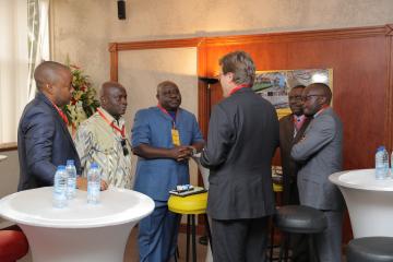 Emmanuel DE TAILLY face aux média, Douala 1er décembre 2017